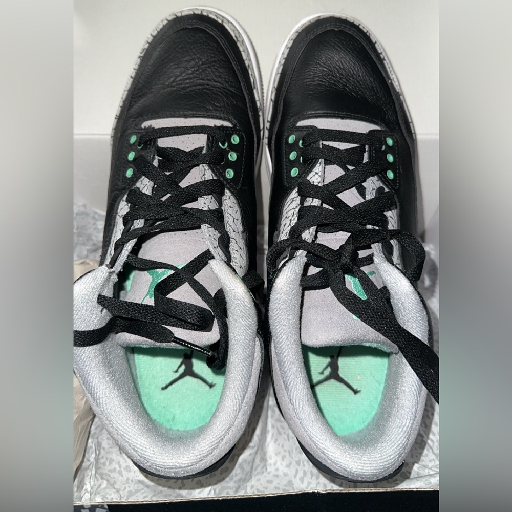 Jordan Retro 3 “green glow”